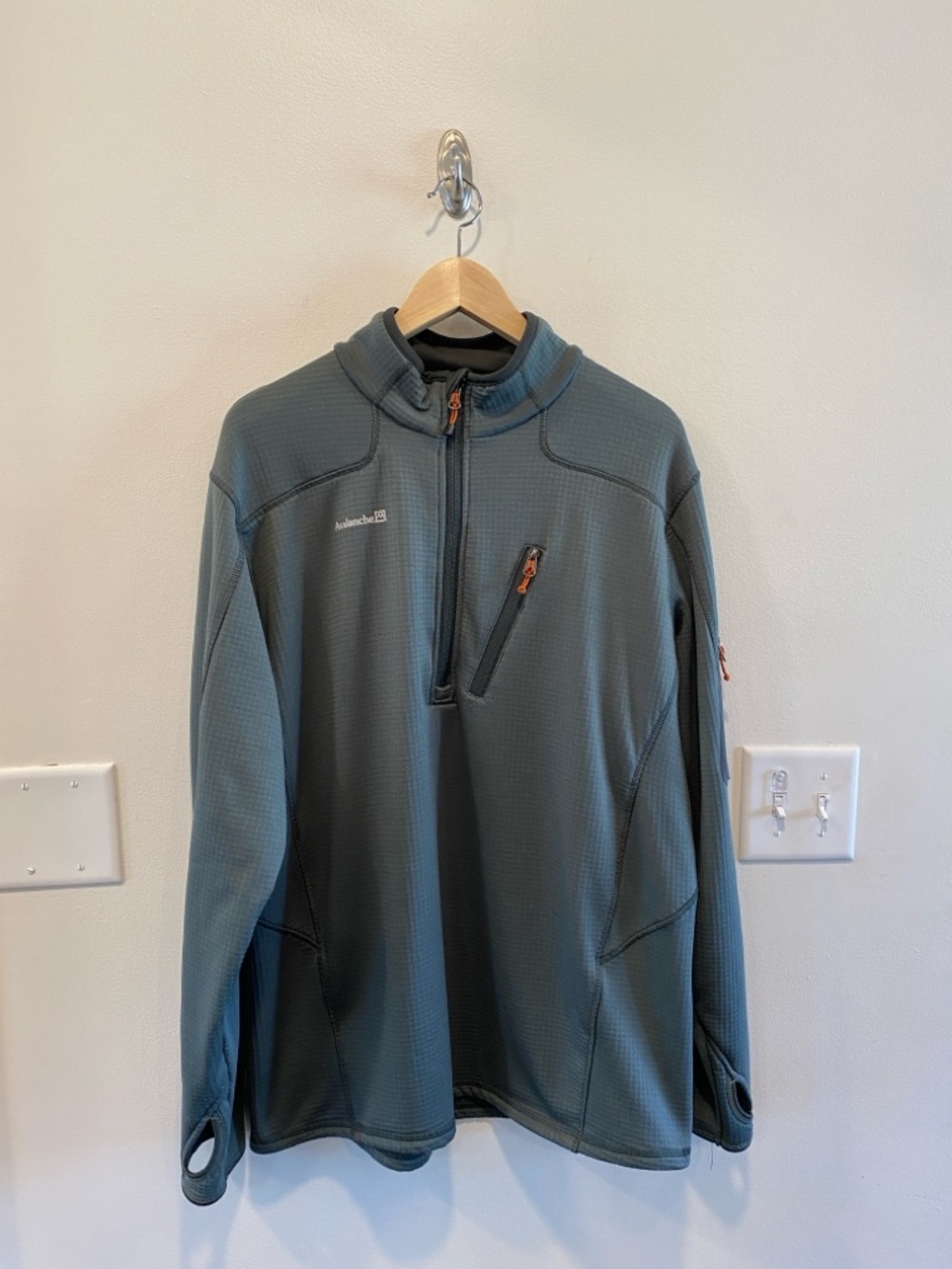 Avalanche men’s 1/4 zip pullover size large thermal waffle grid performance